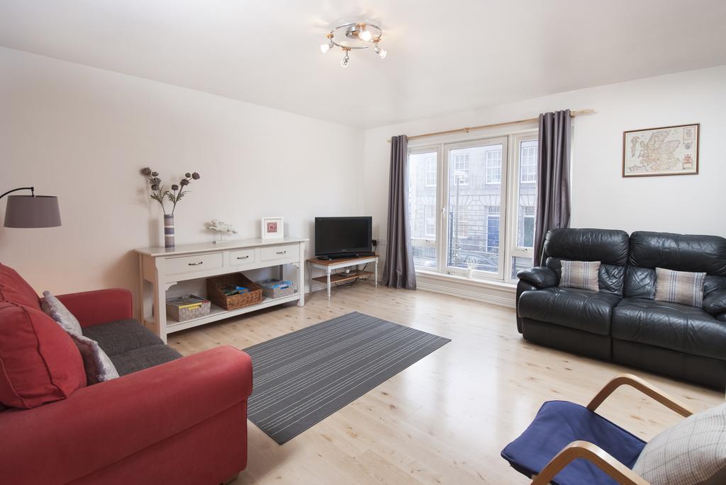 The Holyrood Snug * EDI